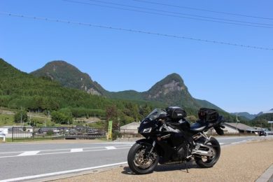 09.兜岳と鎧岳とCBRの写真