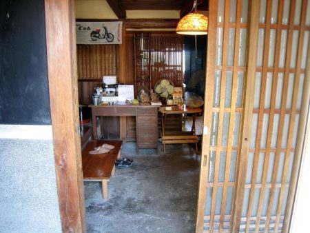 09.酪農カフェ酪入口の写真2