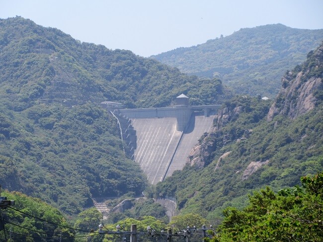 17.県道２６号線から見える『吉田ダム』の写真