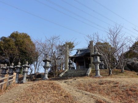 木庭神社の写真(周りから)
