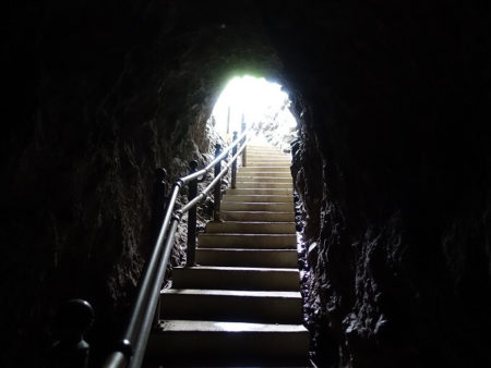 洞窟出口の写真