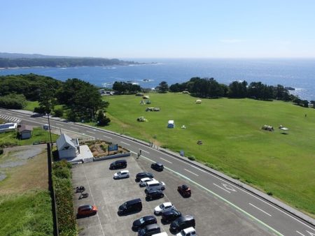 観光タワーから見下ろし駐車場方面の写真