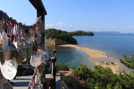 小豆島の観光地として有名なエンジェルロードの写真