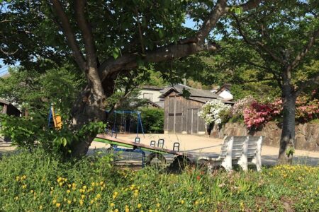 シーズン１オープニングに出ていた鹿島明神社境内の公園遊具の写真
