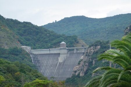小豆島で一番おおきい吉田ダムのおひざ元の写真