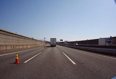 藤井寺ICから入って高速本線を走行している写真