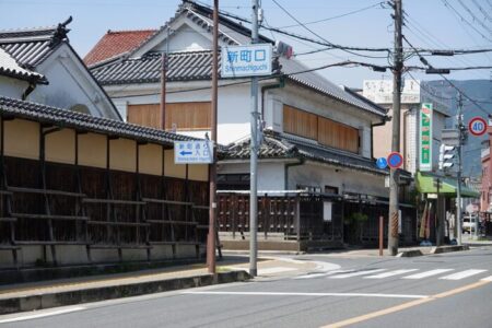 国道168号線付近に新町通りの入口がある写真