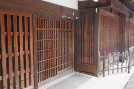 新町通り山本家玄関の写真
