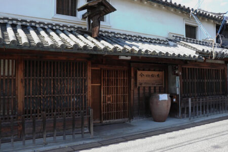 山本本家店先の写真