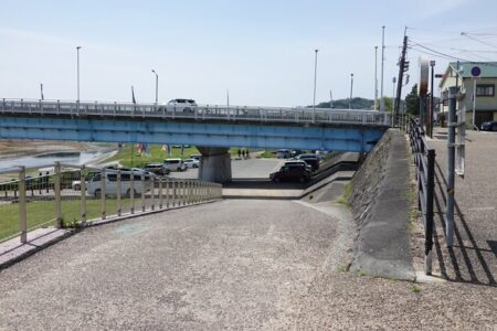 水辺の楽校 河川敷駐車場の写真