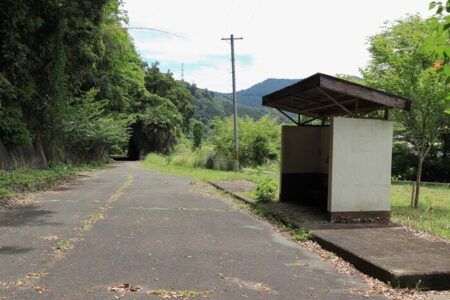 幻の五新鉄道 映画のロケ地となったバス停の写真