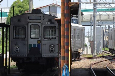 車庫に保有されている7000系車両の写真