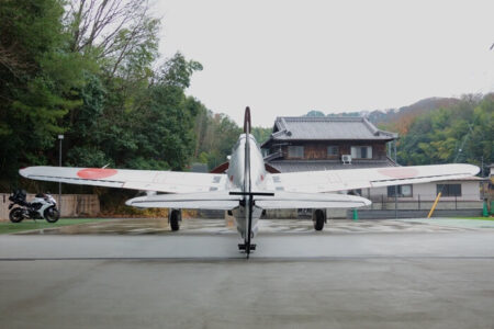 飛燕の背面からみた写真