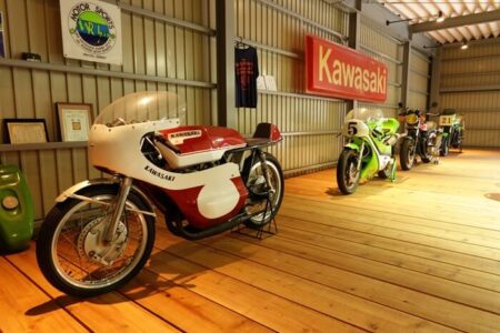功績を残した方々のKawasakiバイクの写真