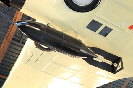 九七式艦上攻撃機胴体にある800キロ爆弾の写真