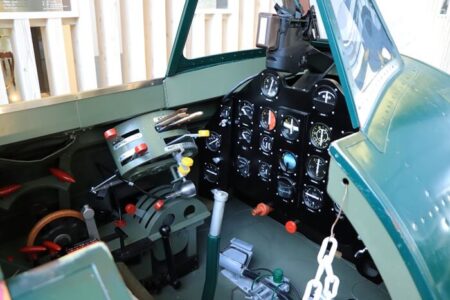 紫電改コックピットの写真