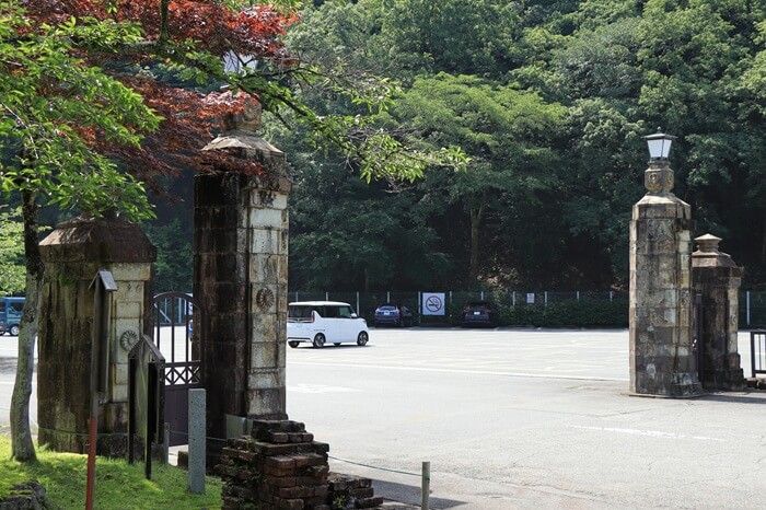 生野銀山門柱の写真