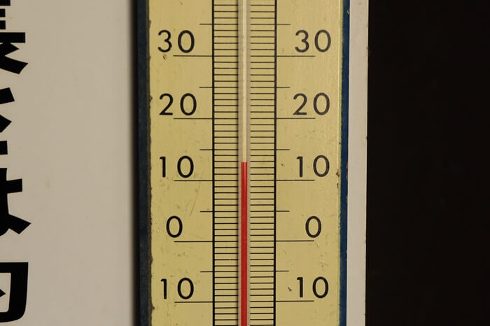 年間一定の13℃を示した写真